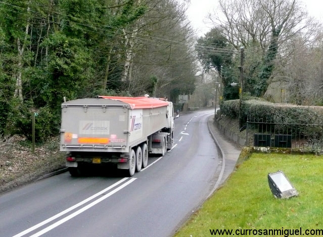 Este camión y su conductor están disfrutando de, según los expertos, la mejor carretera de Reino Unido