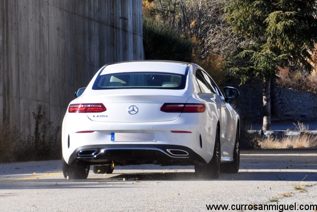 A pesar dell paquete deportivo AMG el E coupé siempre será un coche cómodo y veloz 