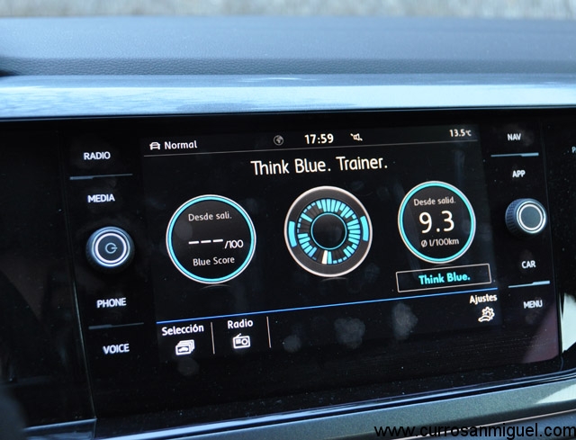 En el modo Eco la pantalla multimedia ofrece unas gráficas muy chulas para que midas tu eficiencia