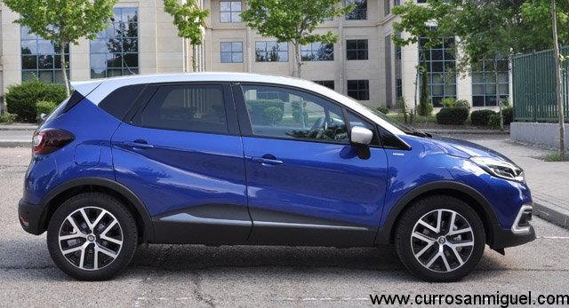 Con ese color y el techo en contraste, esas llantas y los acabados gun metal, nos queda un Captur muy molón