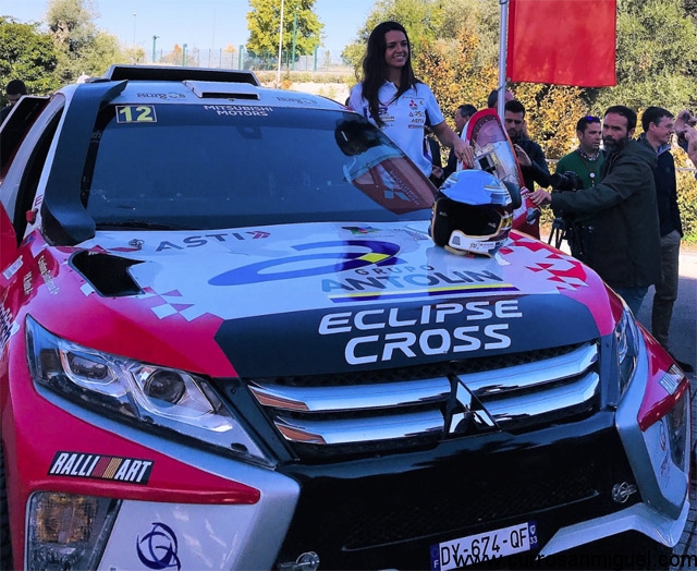 El Eclipse Cross tiene un tacto tan de rally, que no me extraña que haya sido la elección de Cristina Gutierrez para el Dakar.