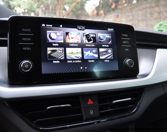 La pantalla multimedia es muy visible y su manejo, muy sencillo. 