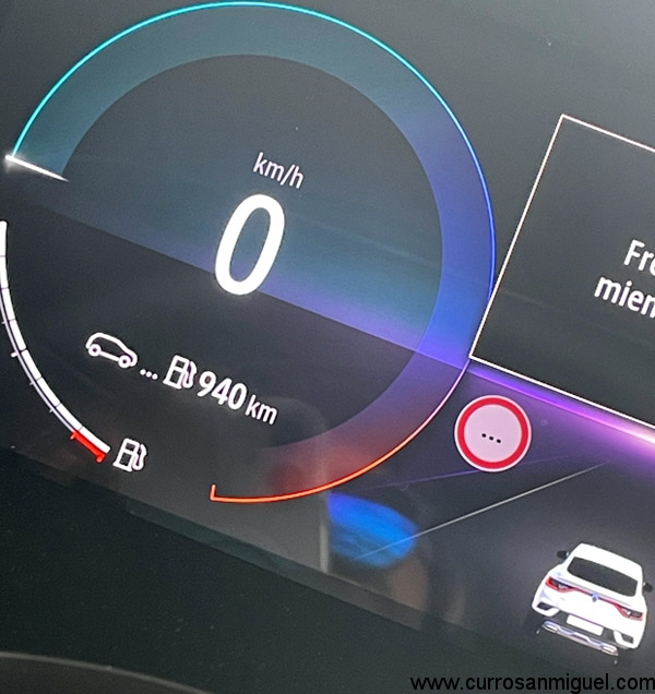 El bajo consumo del propulsor de gasolina y el apoyo de la parte eléctrica permiten una autonomía más que holgada. 