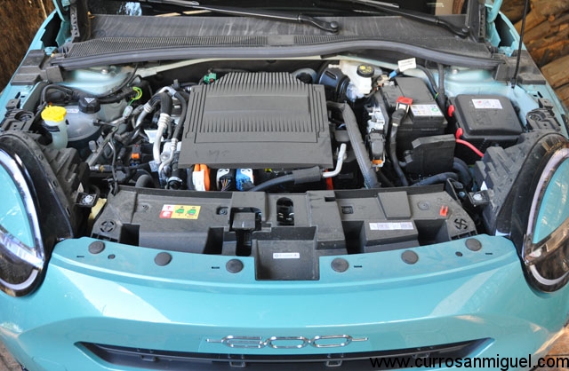 ¿Y qué hay bajo el capó del 600e? Pues el motor... Eléctrico. 