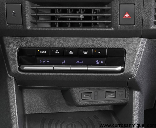 El climatizador es de una zona, pero dispone de pantalla y mandos independientes. 