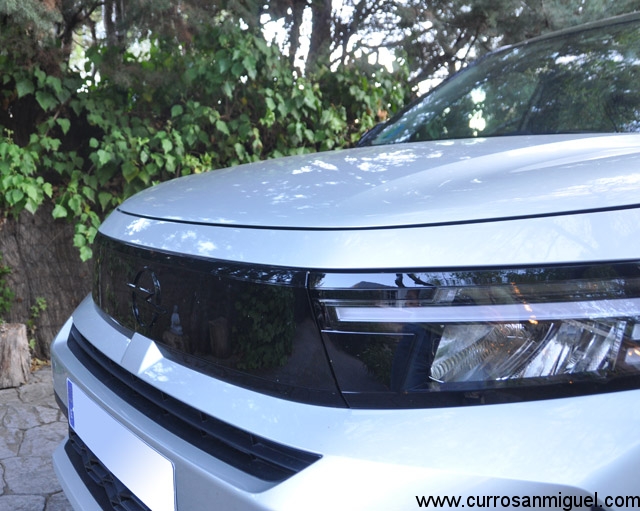 Sin duda este nuevo frontal le da personalidad a los Opel, pero hace que el logo desaparezca. 