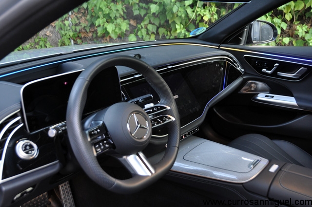 El ambiente cromático interior puede ir de lo más relajante a lo más discotequero, pues tiene un sinfin de posibilidades que harán de tus trayectos nocturnos una auténtica fiesta.  