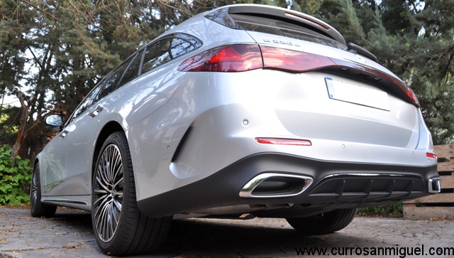 Este detalle no me gusta nada: Salidas de escape más falsas que dos euros de madera. 