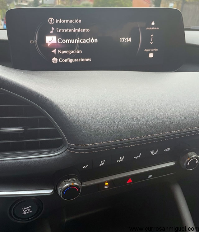 El sencillo equipo de aire acondicionado funciona de manera más que solvente. No se echa de menos un climatizador más sofisticado. 