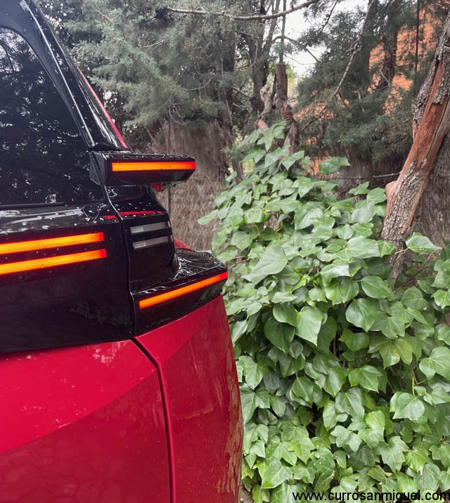 Excentricidad Citroën 100x100. Unos pilotos traseros volados que... la verdad es que son bastante chulos. 