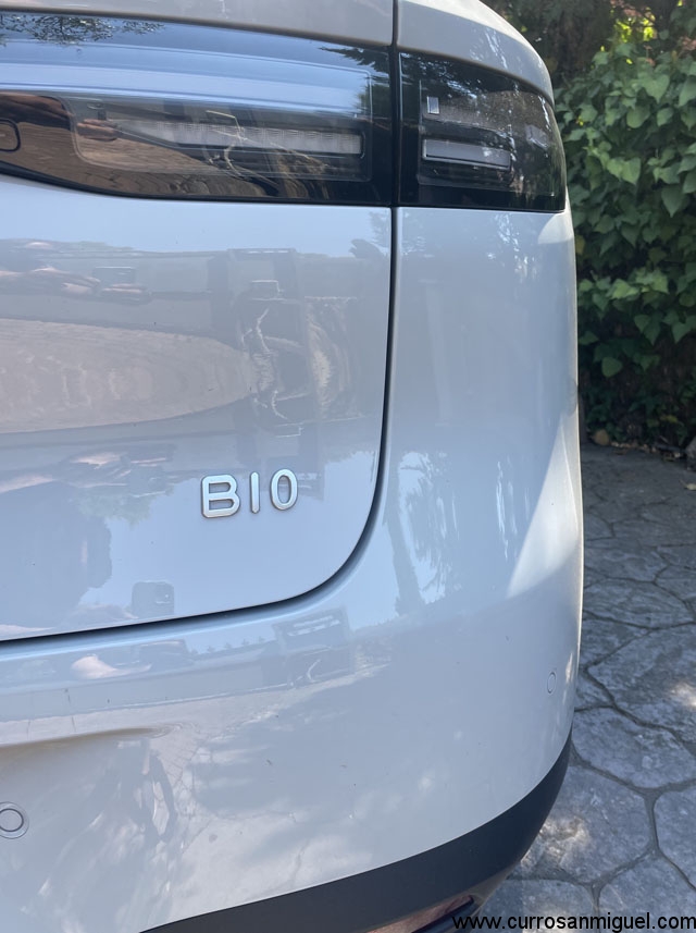 Un amigo me preguntó que qué clase de mecánica llevaba un coche 