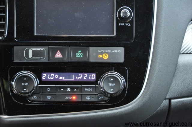 Aparte del climatizador, sólo hay tres botones más en la consola