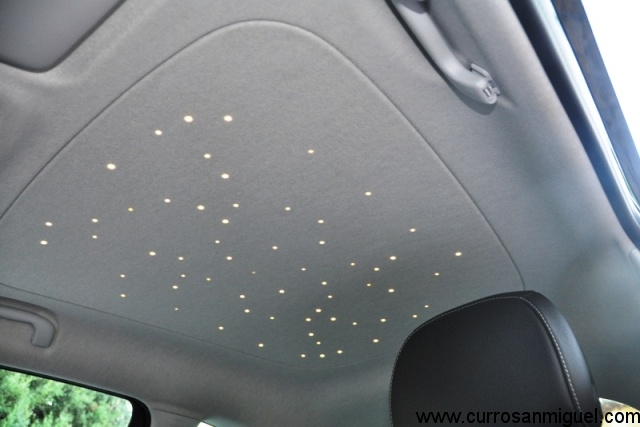 Hablando de estrellas. Un detalle lo del cielo estrellado en el interior del coche