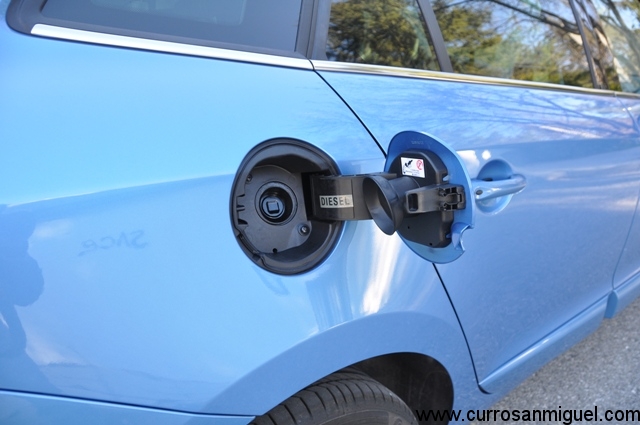 Gran idea lo del tapón sin tapón en el depósito de carburante