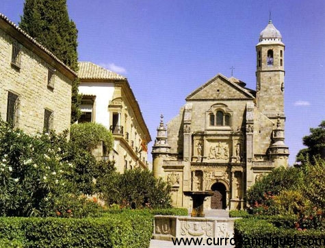 La Sacra Capilla de El Salvador preside una bella plaza renacentista en Úbeda