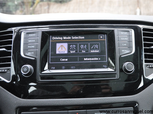 Pantalla para selecionar los modos de conducción. Las diferencias entre uno y otro, en nuestro coche, eran de matiz