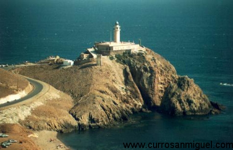 Foto típica y tópica del faro de Cabo de Gata. Me encanta este parque natural. 