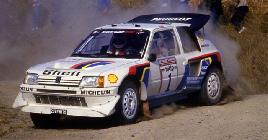 El Peugeot 205 Turbo 16 de motor central era una máquina brutal diseñada para ganar. Y vaya si ganó. 