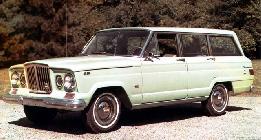 Este bonito Jeep Wagoneer sería el que dio origen a toda la saga Grand Cherokee.