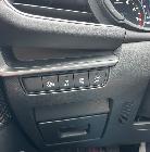 Santa Botonera. A la izquierda del volante se sitúan estos controles para desactivar los controles de asistencia más intrusivos y molestos.  