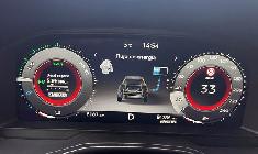 El cuadro es muy completo y muy legible, aunque cuesta un poco manejar los diversos menús desde el volante. 