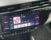 La pantalla multimedia está muy orientada al conductor. Detallazo el climatizador con botones físicos. 