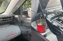 Curiosa la ubicación de estos altavoces. Los posavasos, por su parte, son algo incómodos. 