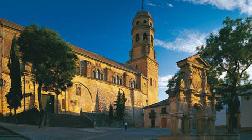 La Catedral de Baeza es quizá el edificio histórico más representativo, pero ni de lejos, el único digno de admirar