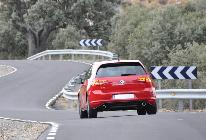 Una buena carretera de curvas, nada de tráfico y un Golf GTi Performance con el depósito casi lleno. ¿Qué más se puede pedir?