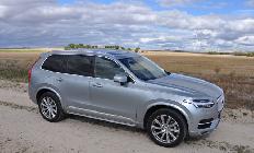 El XC90 tiene cualidades camperas limitadas, pero sirve para coger caminos de tierra y descubrir bellos paisajes