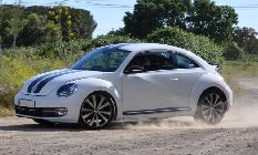 Se nos acabó el asfalto, pero no, ni mucho menos, la diversión al volante del Beetle